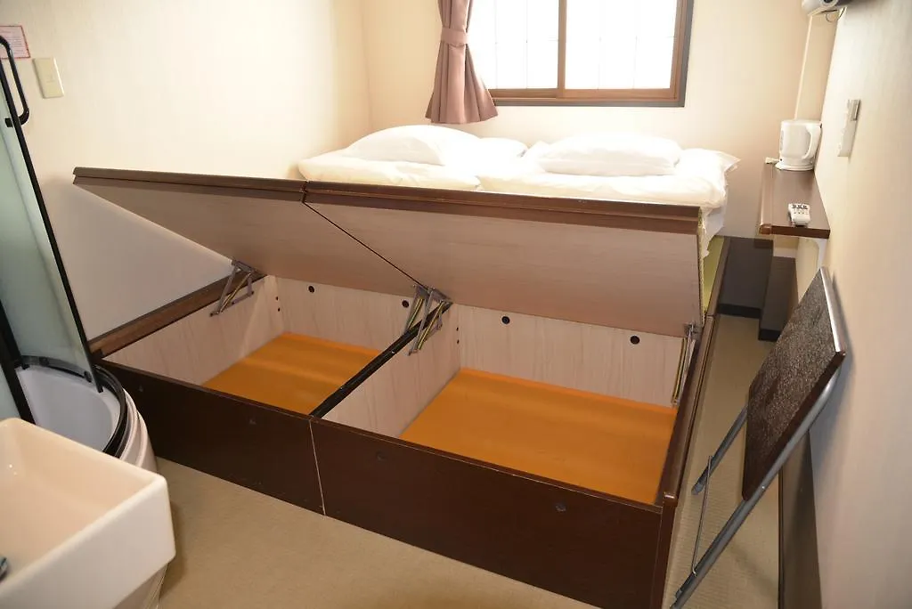 Capsule Ryokan 京都市 0*,